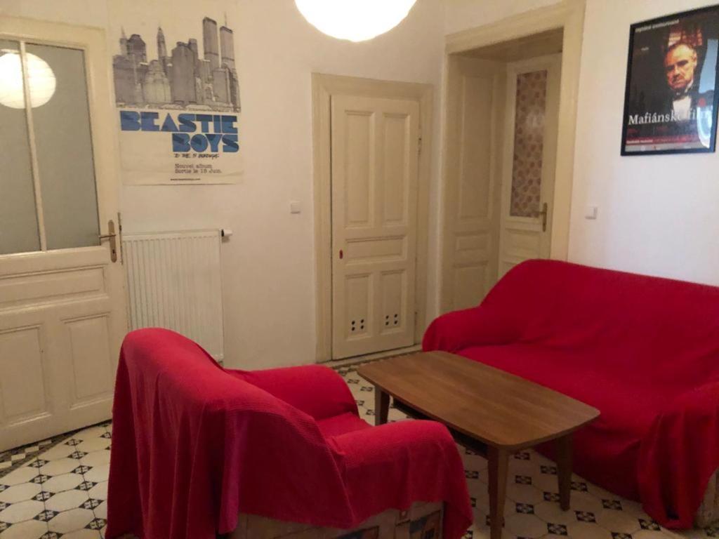 Chez Jitka Et Gautier - A Great Alternative To A Hotel Прага Екстериор снимка