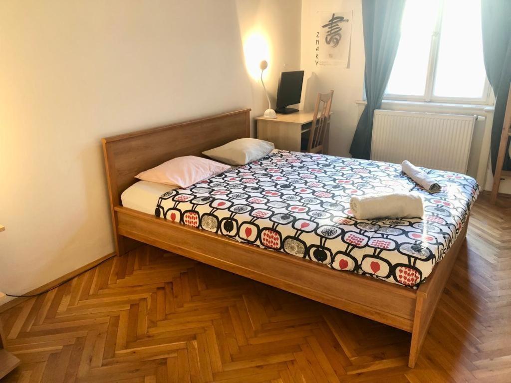 Chez Jitka Et Gautier - A Great Alternative To A Hotel Прага Екстериор снимка