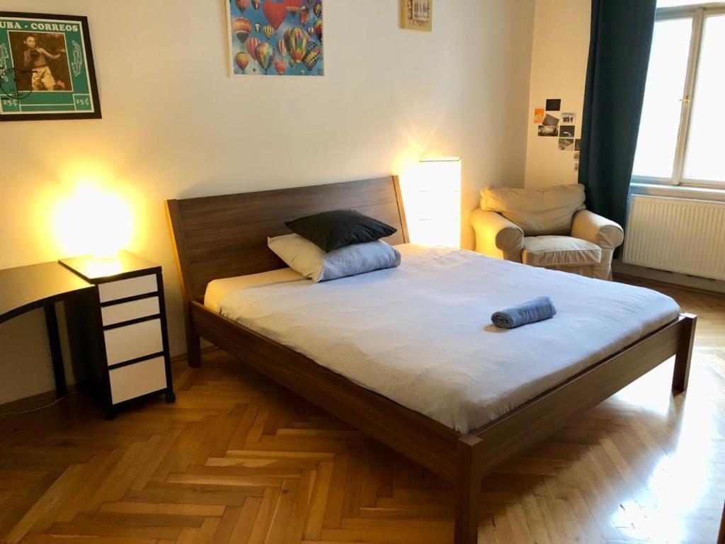 Chez Jitka Et Gautier - A Great Alternative To A Hotel Прага Екстериор снимка