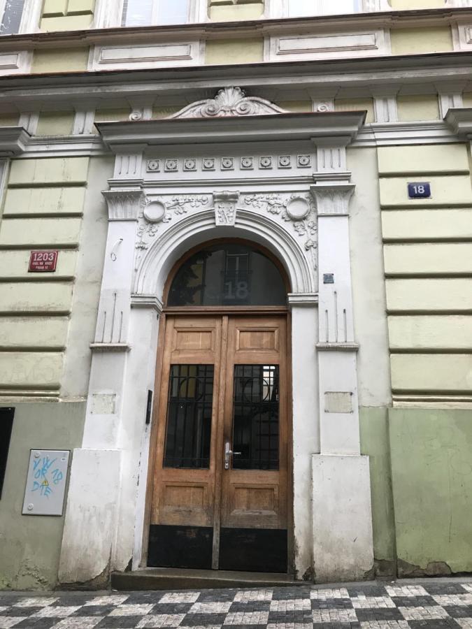 Chez Jitka Et Gautier - A Great Alternative To A Hotel Прага Екстериор снимка